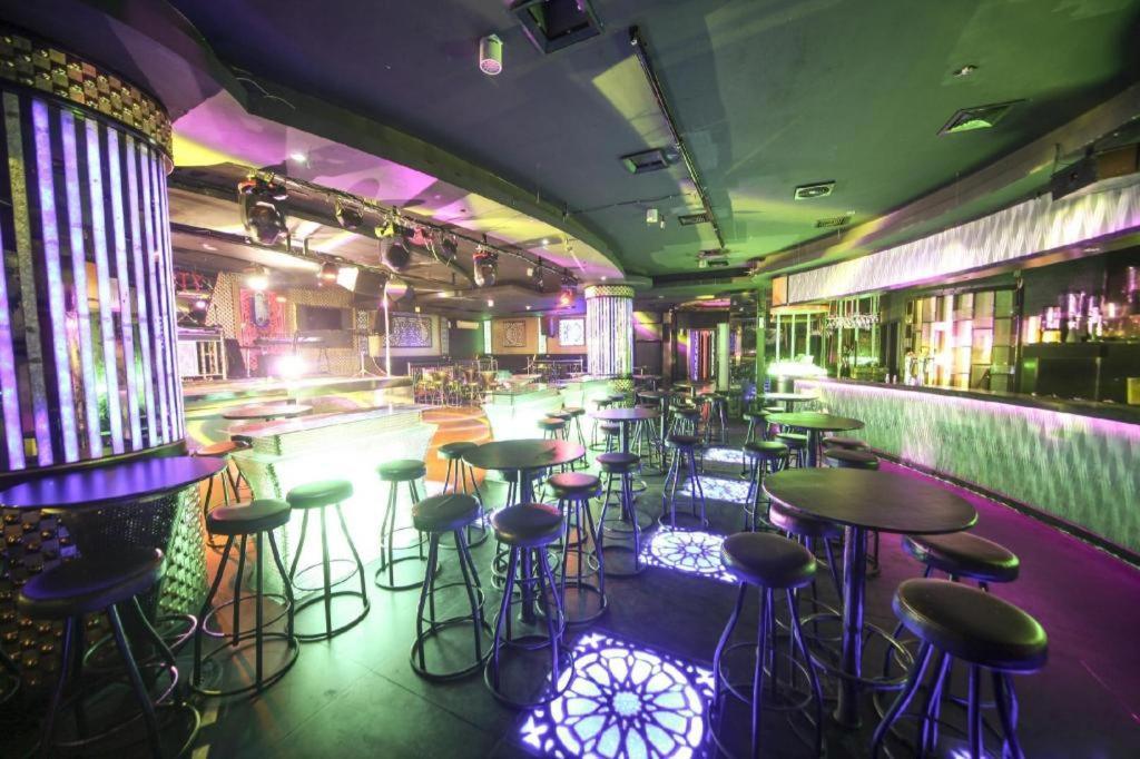 פקאנבארו New Hollywood Hotel מראה חיצוני תמונה