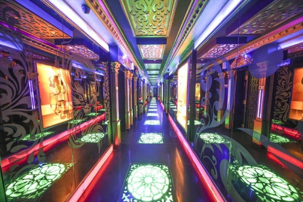 פקאנבארו New Hollywood Hotel מראה חיצוני תמונה
