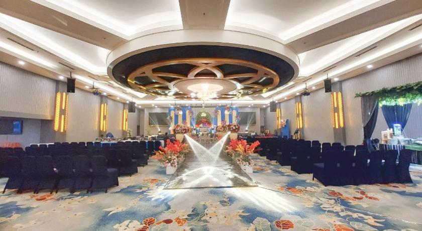 פקאנבארו New Hollywood Hotel מראה חיצוני תמונה