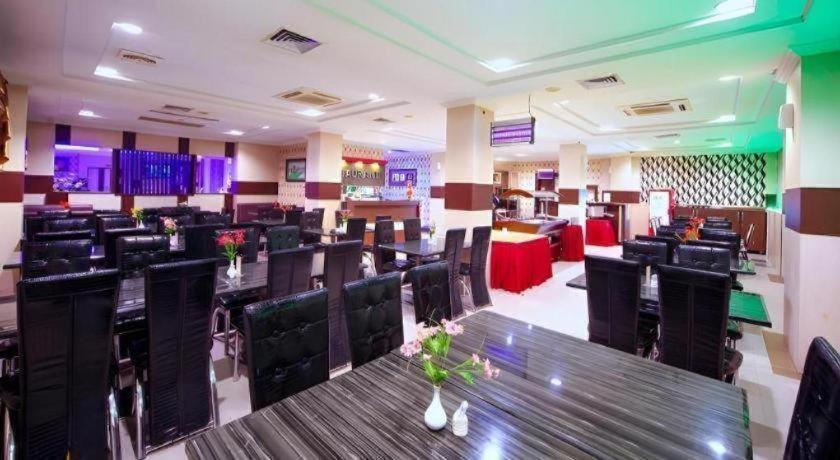 פקאנבארו New Hollywood Hotel מראה חיצוני תמונה