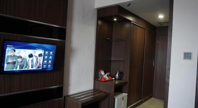 פקאנבארו New Hollywood Hotel מראה חיצוני תמונה