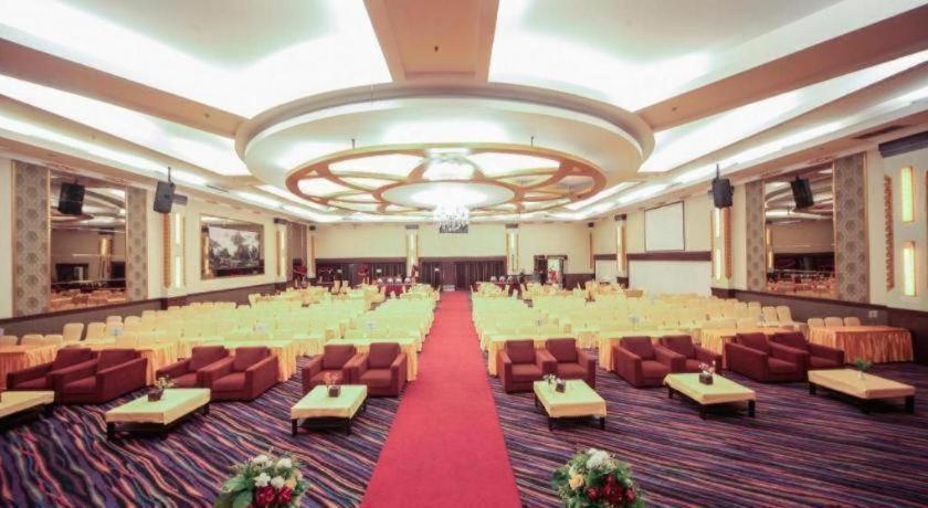פקאנבארו New Hollywood Hotel מראה חיצוני תמונה