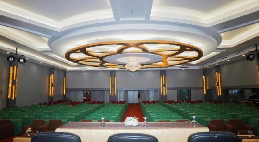 פקאנבארו New Hollywood Hotel מראה חיצוני תמונה