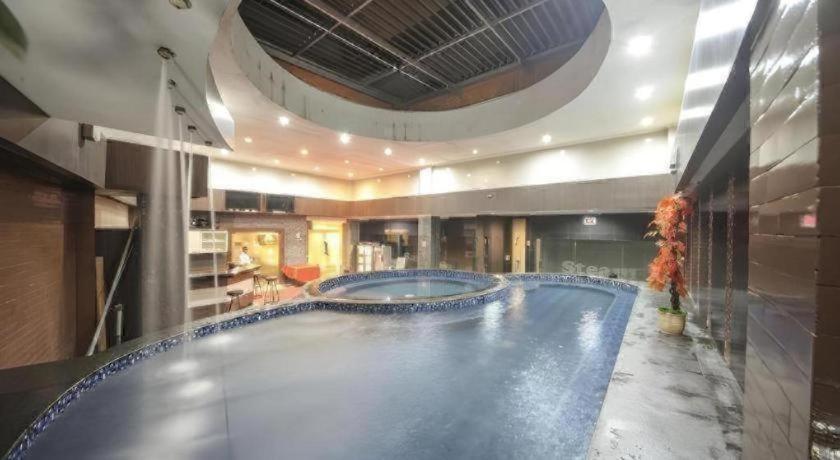 פקאנבארו New Hollywood Hotel מראה חיצוני תמונה