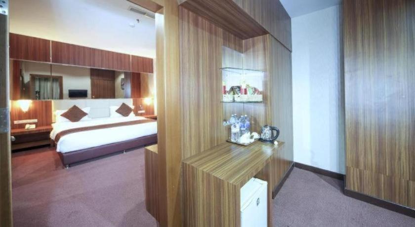 פקאנבארו New Hollywood Hotel מראה חיצוני תמונה