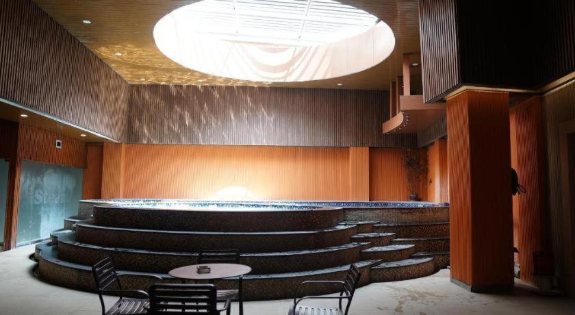 פקאנבארו New Hollywood Hotel מראה חיצוני תמונה