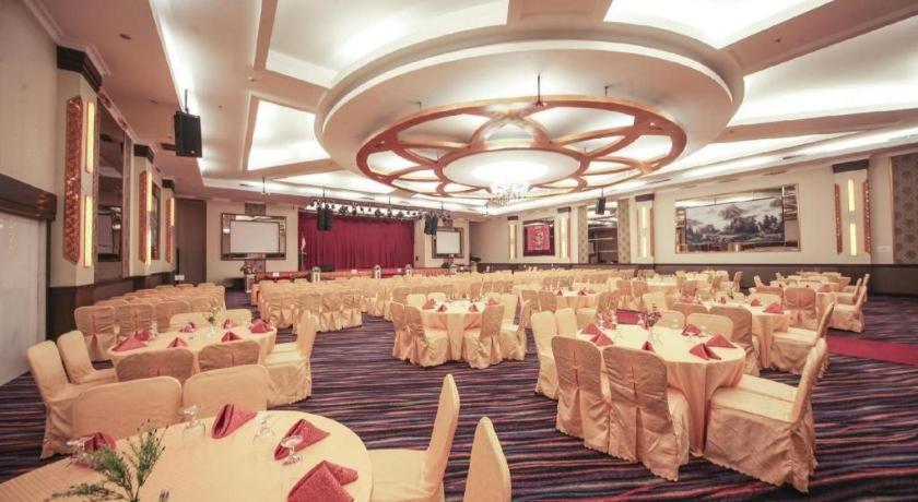 פקאנבארו New Hollywood Hotel מראה חיצוני תמונה