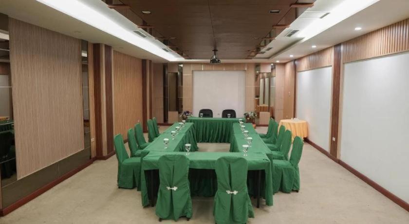 פקאנבארו New Hollywood Hotel מראה חיצוני תמונה