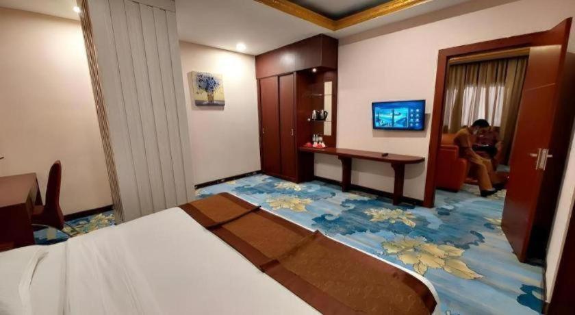 פקאנבארו New Hollywood Hotel מראה חיצוני תמונה