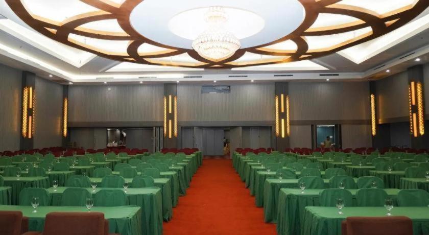 פקאנבארו New Hollywood Hotel מראה חיצוני תמונה